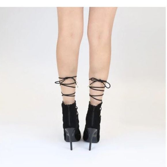 QUPID Black Strappy Lace Up Open Toe Stiletto Heel Gladiator Style Sandals - Picture 4 of 8